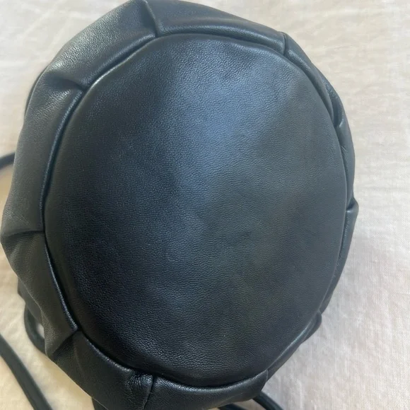 Clare V. Emma black lambskin drawstring crossbody - Picture 6 of 9